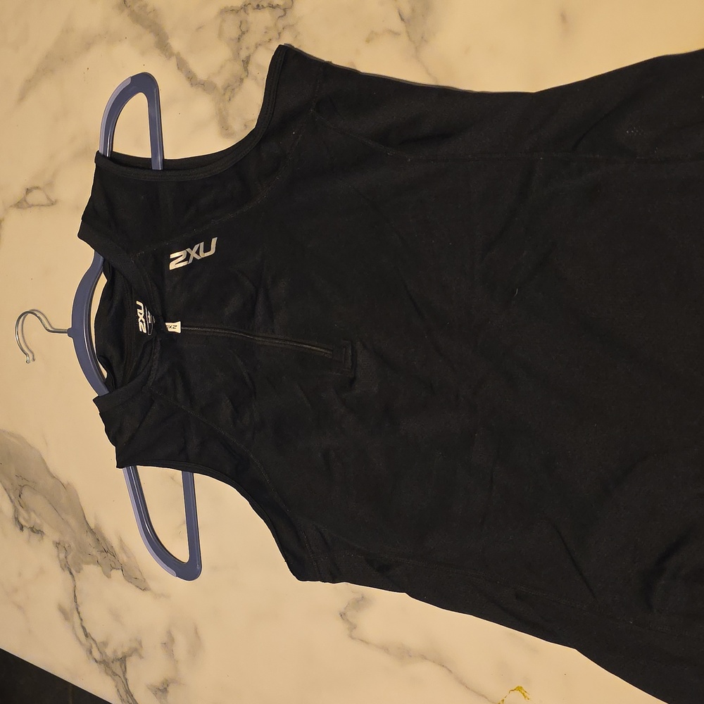 2XU Black Sleeveless Performance Top wonen's medium